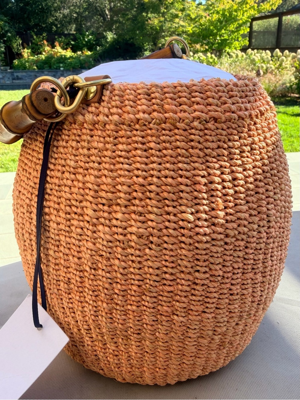 CLARE V. NWT Pot de Miel Bamboo Handle Blush Straw Bucket Bag - Picture 5 of 6